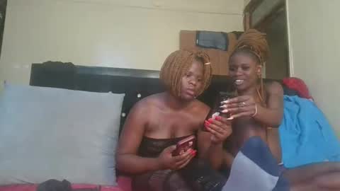 Snapshot of sexynina25 chatting on 09/19/25, 06:41 nina online show from 09/19/25, 06:41