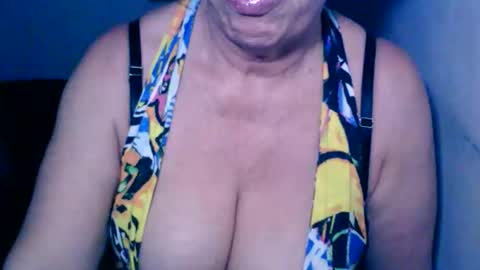 Snapshot of sexyoldwet chatting on 11/11/25, 10:10 AnneSofia online show from 11/11/25, 10:10