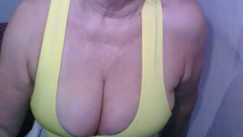 Snapshot of sexyoldwet chatting on 03/03/26, 11:21 AnneSofia online show from 03/03/26, 11:21
