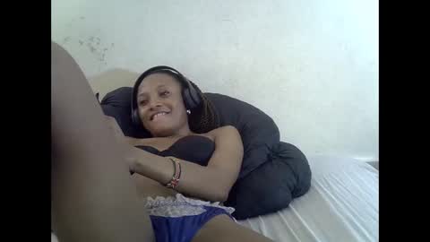 Snapshot of sexypetite4 chatting on 10/25/25, 07:38 SHARON online show from 10/25/25, 07:38