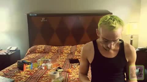 Snapshot of sexypossum chatting on 04/18/26, 04:05 Possum online show from 04/18/26, 04:05