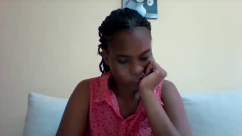 Snapshot of sexyqueen3457132 chatting on 01/27/25, 01:09 DOVY ACHIENG online show from 01/27/25, 01:09