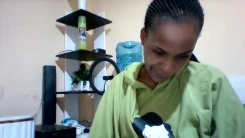 Snapshot of sexyqueen3457132 chatting on 09/21/25, 10:00 DOVY ACHIENG online show from 09/21/25, 10:00