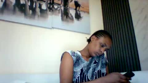 Snapshot of sexyqueen3457132 chatting on 10/20/25, 06:25 DOVY ACHIENG online show from 10/20/25, 06:25