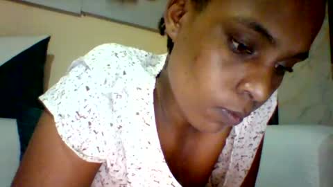 Snapshot of sexyqueen3457132 chatting on 10/20/25, 07:25 DOVY ACHIENG online show from 10/20/25, 07:25