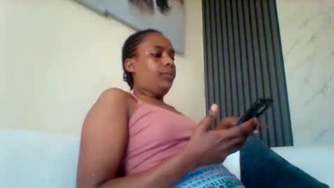 Snapshot of sexyqueen3457132 chatting on 10/25/25, 09:17 DOVY ACHIENG online show from 10/25/25, 09:17