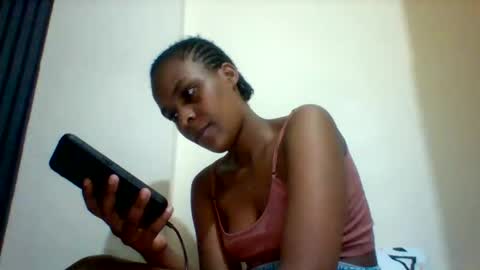 Snapshot of sexyqueen3457132 chatting on 10/25/25, 09:20 DOVY ACHIENG online show from 10/25/25, 09:20