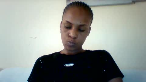 Snapshot of sexyqueen3457132 chatting on 10/27/25, 08:29 DOVY ACHIENG online show from 10/27/25, 08:29