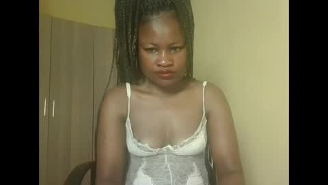 Snapshot of sexyqueenivy chatting on 09/16/25, 03:35 queenivy online show from 09/16/25, 03:35