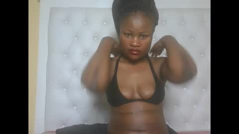 Snapshot of sexyqueenivy chatting on 09/28/25, 04:56 queenivy online show from 09/28/25, 04:56