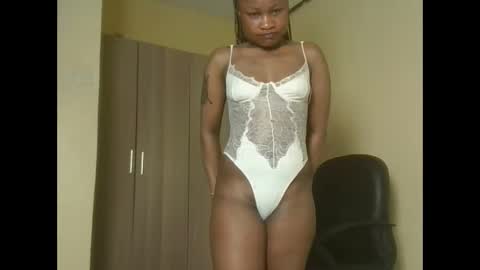 Snapshot of sexyqueenivy chatting on 11/03/25, 02:57 queenivy online show from 11/03/25, 02:57