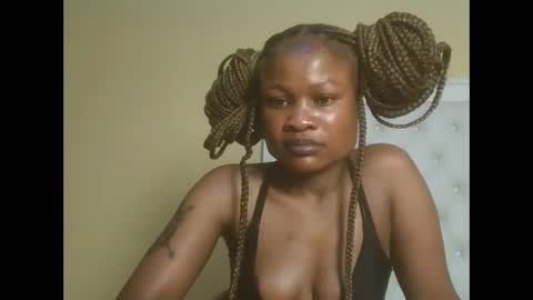 Snapshot of sexyqueenivy chatting on 11/12/25, 06:19 queenivy online show from 11/12/25, 06:19