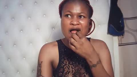 Snapshot of sexyqueenivy chatting on 12/16/25, 12:26 queenivy online show from 12/16/25, 12:26