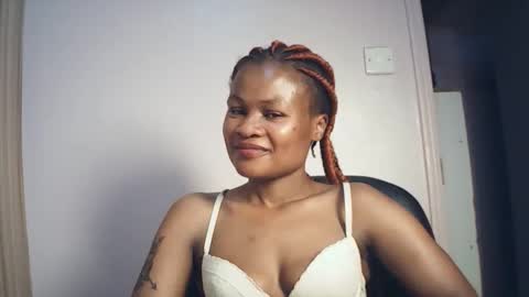 Snapshot of sexyqueenivy chatting on 12/18/25, 09:43 queenivy online show from 12/18/25, 09:43