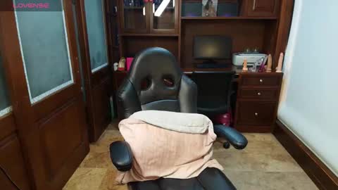 Snapshot of sexyrachel_ chatting on 01/10/26, 12:18 R A C H E L online show from 01/10/26, 12:18