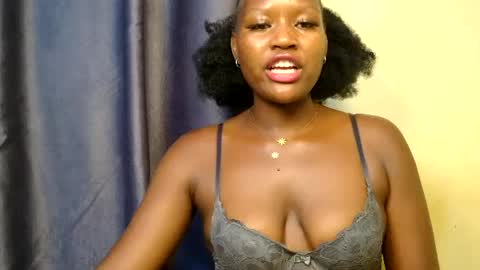 Snapshot of sexyroznnah chatting on 06/21/26, 01:57 sexyroznnah online show from 06/21/26, 01:57