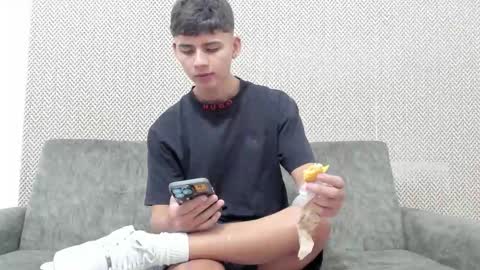 Snapshot of sexys_boys18 chatting on 11/08/25, 01:55 MATIAS-18 THIAHO -18 MAX-19 NICOKALY-19 CAIN-19 MOD ESTEBAN online show from 11/08/25, 01:55