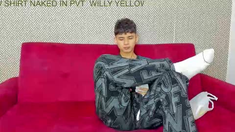 Snapshot of sexys_boys18 chatting on 11/30/25, 01:15 MATIAS-18 THIAHO -18 MAX-19 NICOKALY-19 CAIN-19 MOD ESTEBAN online show from 11/30/25, 01:15