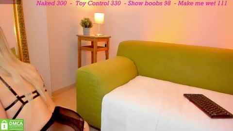 Snapshot of sexyscouple chatting on 10/28/25, 12:09 Kristina the Best. Join me too on online show from 10/28/25, 12:09