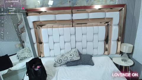 Snapshot of sexysister_ chatting on 12/28/24, 12:03 Kendall online show from 12/28/24, 12:03