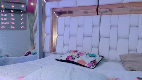 Snapshot of sexysister_ chatting on 09/14/25, 12:37 Kendall online show from 09/14/25, 12:37