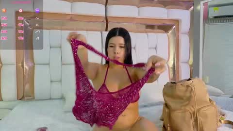 Snapshot of sexysister_ chatting on 09/17/25, 12:29 Kendall online show from 09/17/25, 12:29