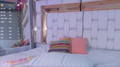 Snapshot of sexysister_ chatting on 09/19/25, 12:39 Kendall online show from 09/19/25, 12:39