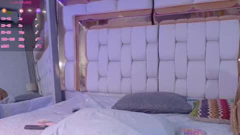 Snapshot of sexysister_ chatting on 09/22/25, 12:07 Kendall online show from 09/22/25, 12:07