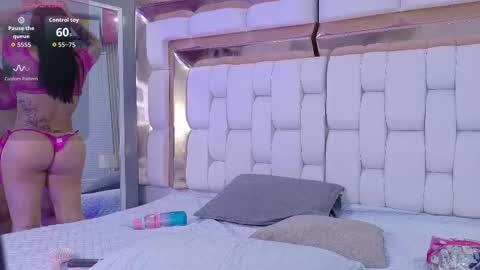 Snapshot of sexysister_ chatting on 09/30/25, 12:21 Kendall online show from 09/30/25, 12:21