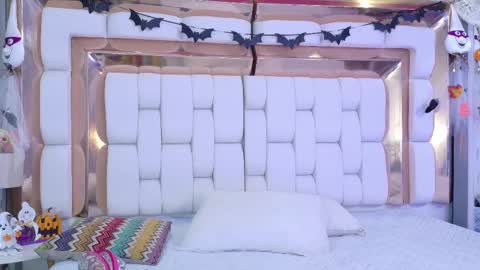 Snapshot of sexysister_ chatting on 10/11/25, 12:26 Kendall online show from 10/11/25, 12:26