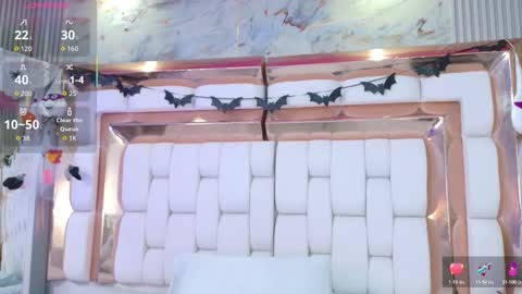 Snapshot of sexysister_ chatting on 10/18/25, 12:17 Kendall online show from 10/18/25, 12:17