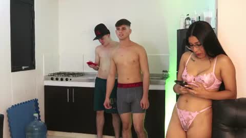 Snapshot of sexyskinnynaksu chatting on 06/10/26, 02:23 sexyskinnynaksu online show from 06/10/26, 02:23
