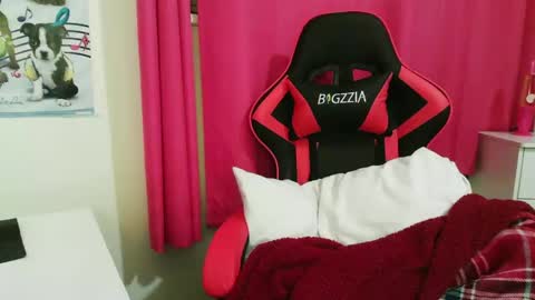 Snapshot of sexysmiley109 chatting on 12/21/25, 04:19 sexysmiley109 online show from 12/21/25, 04:19