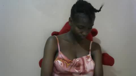 Snapshot of sexytinyy chatting on 04/12/26, 11:04 maria online show from 04/12/26, 11:04