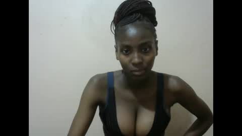 Snapshot of sexytinyy chatting on 05/17/26, 09:00 maria online show from 05/17/26, 09:00