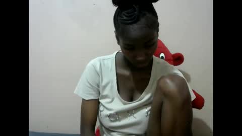 Snapshot of sexytinyy chatting on 05/21/26, 09:44 maria online show from 05/21/26, 09:44
