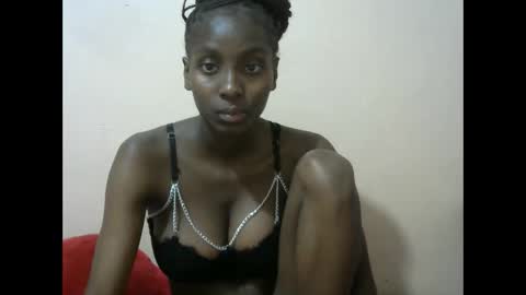 Snapshot of sexytinyy chatting on 05/22/26, 10:48 maria online show from 05/22/26, 10:48