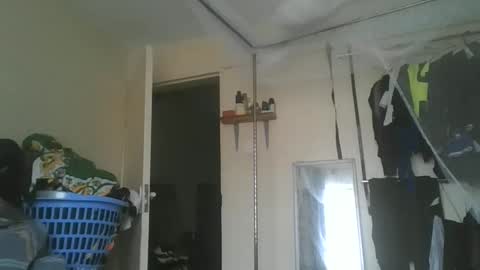 Snapshot of sexyy_tiny chatting on 11/10/25, 09:41 Mel online show from 11/10/25, 09:41