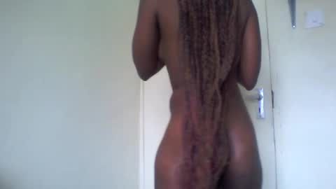 Snapshot of sexyy_tiny chatting on 04/16/26, 05:08 Mel online show from 04/16/26, 05:08