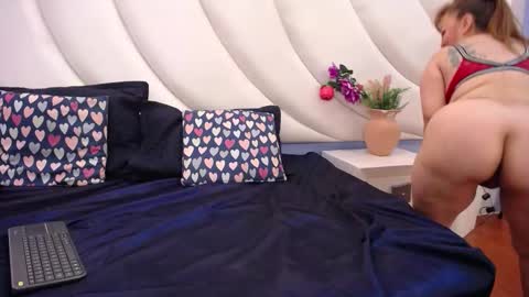 Snapshot of sexyymommy1 chatting on 10/11/25, 11:53 Mary online show from 10/11/25, 11:53