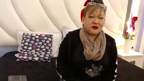 Snapshot of sexyymommy1 chatting on 12/02/25, 11:37 Mary online show from 12/02/25, 11:37