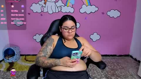 Snapshot of shaaroonhillss1 chatting on 03/04/26, 11:33 sharoon online show from 03/04/26, 11:33