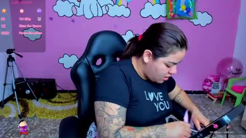 Snapshot of shaaroonhillss1 chatting on 03/30/26, 12:17 sharoon online show from 03/30/26, 12:17