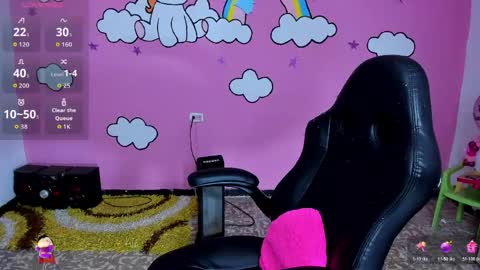 Snapshot of shaaroonhillss1 chatting on 04/14/26, 12:11 sharoon online show from 04/14/26, 12:11