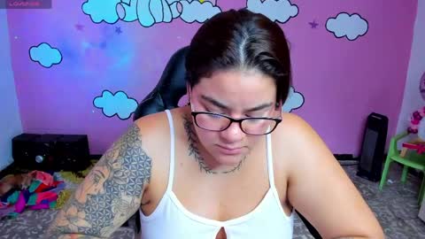 Snapshot of shaaroonhillss1 chatting on 04/15/26, 07:58 sharoon online show from 04/15/26, 07:58