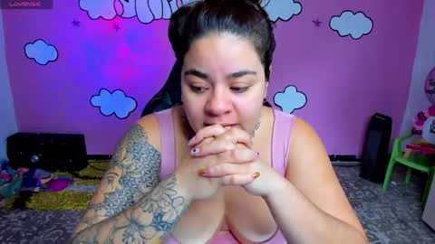 Snapshot of shaaroonhillss1 chatting on 04/16/26, 01:12 sharoon online show from 04/16/26, 01:12