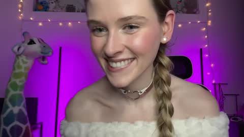 Snapshot of shadebabe chatting on 12/11/24, 02:33 shadebabe online show from 12/11/24, 02:33