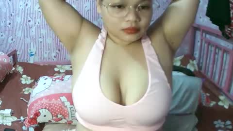 Snapshot of shairamae4u chatting on 04/26/26, 12:03 shairamae4u online show from 04/26/26, 12:03