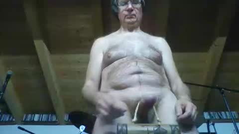 Snapshot of shairy702 chatting on 10/16/25, 01:28 shairy702 online show from 10/16/25, 01:28