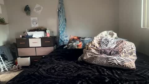 Shaman Woman online show from 12/28/24, 12:04